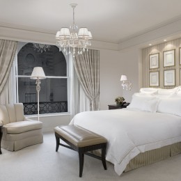 Подвесная люстра с тканевыми абажурами 10054/5 белый с золотом Eurosvet