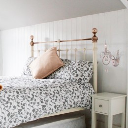 Настенный светильник с хрусталем 10009/1 золото с белым Eurosvet