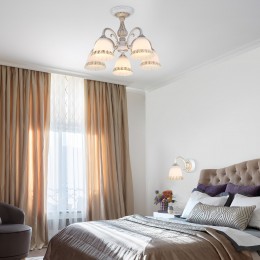 Потолочная люстра со стеклянными плафонами 60107/5 белый с золотом Eurosvet