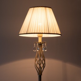Напольный светильник с тканевым абажуром 10073/1 белый с золотом Eurosvet