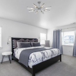 Потолочная люстра со стеклянными плафонами 70144/8 хром Eurosvet