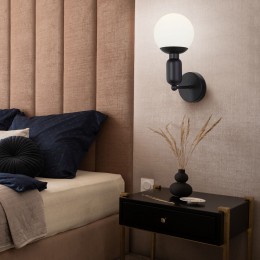 Настенный светильник со стеклянным плафоном 50251/1 черный Eurosvet