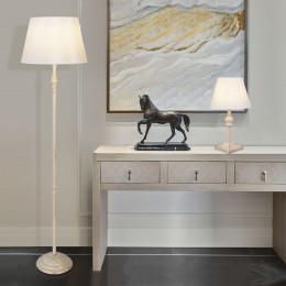 Классическая настольная лампа 01061/1 белый с золотом Eurosvet