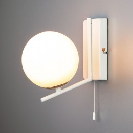 Настенный светильник со стеклянным плафоном 70092/1 белый Eurosvet